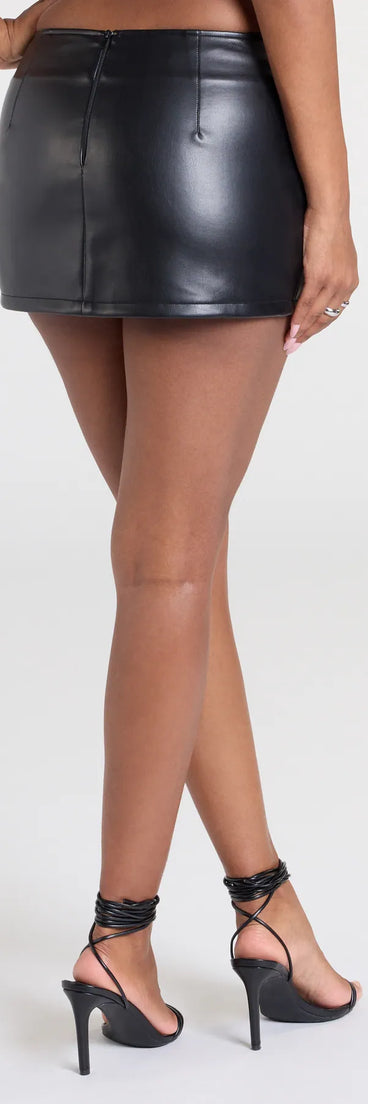 With a flirty cut and hidden shorts underneath, the Chasing The Night Buckle Faux Leather Skort in ivory serves skirt vibes with zero wardrobe worries.