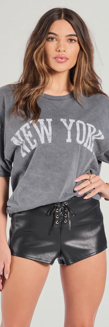 Designed for campus outfits, sleek workwear, and on-the-go moments, the Time Out Referee Faux Leather Lace-Up Hot Shorts are trendy black bottoms for women bringing effortless fall versatility.