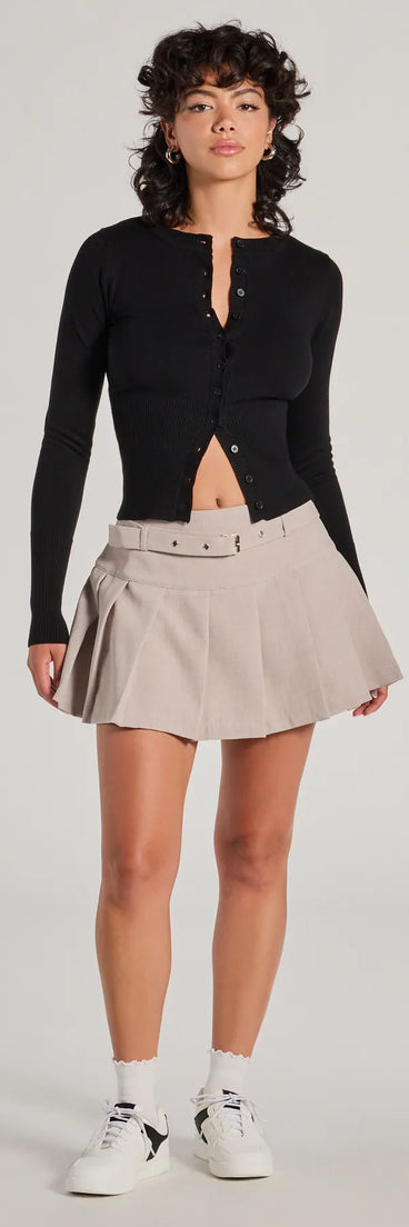 Designed for campus outfits, sleek workwear, and on-the-go moments, the It-Girl Attitude Drop Waist Pleated Skort is a trendy beige bottom for women bringing effortless fall versatility.