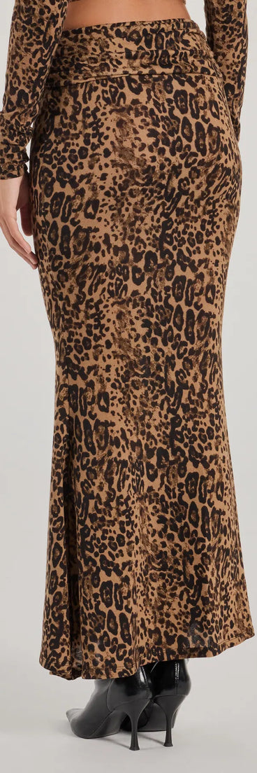The Bold Aura Leopard Print Knit Maxi Skirt is a trendy women's bottom in leopard print, designed with modern details and alluring textures to complete chic outfits for 2025.