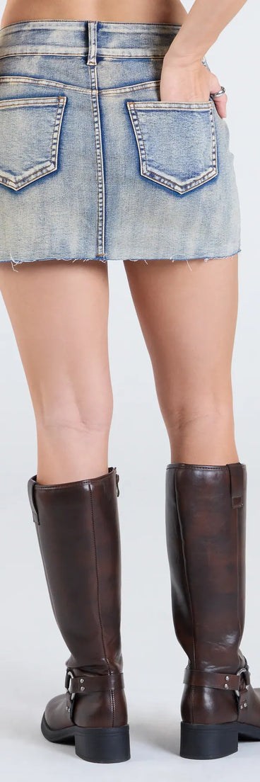 Perfect for weekend hangs, late-night pics, and everything in between, the One Less Problem Mid-Rise Denim Mini Skirt in denim blue brings that cool-girl vibe to any fit check.