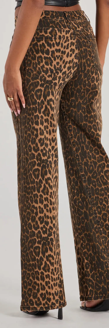 The Fierce Aura Wide-Leg Leopard Print Denim Jeans is a trendy women's bottom in leopard print, designed with modern details and alluring textures to complete chic outfits for 2025.
