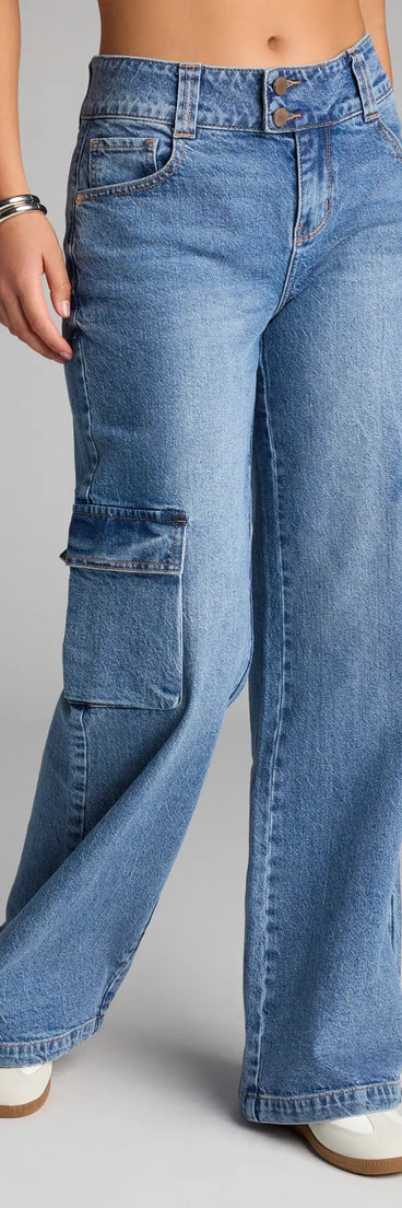 This medium denim wash piece brings trend-right energy to the Off Duty Vibes Mid Rise Cargo Jeans, perfect for fall outfits that stand out.