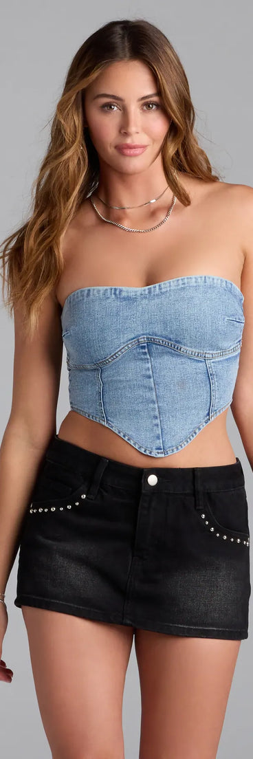 Designed for campus outfits, sleek workwear, and on-the-go moments, the Edgy Girlie Mid-Rise Studded Denim Skort is a trendy black bottom for women bringing effortless fall versatility.