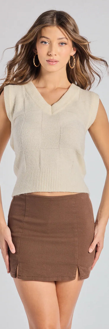Designed for campus outfits, sleek workwear, and on-the-go moments, the Casual Look Denim Mini Skort is a trendy brown bottom for women bringing effortless fall versatility.
