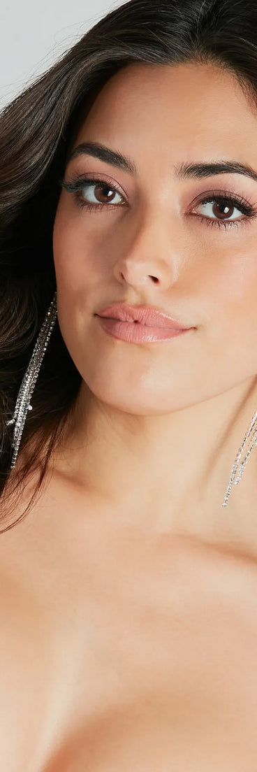 Stunning Elegance Rhinestone Fringe Earrings, a trendy silver addition to women's going-out outfits, is ideal for Christmas party outfits, chic NYE attire, or winter night-out looks that keep you on-trend!