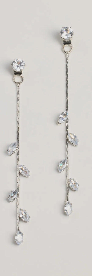 The Delicate Bling Rhinestone Stud Earrings helps create a chic silver women's cocktail outfit with a trendy texture and stylish design, ideal for wedding guest cocktail outfits or dinner parties.