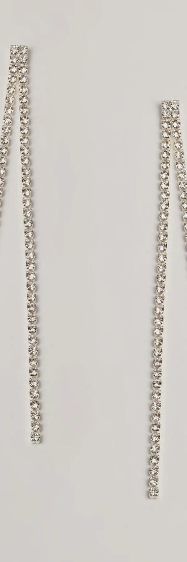 The Classic Glam Rhinestone Fringe Duster Earrings helps create a chic silver women's cocktail outfit with a trendy texture and stylish design, ideal for wedding guest cocktail outfits or dinner parties.