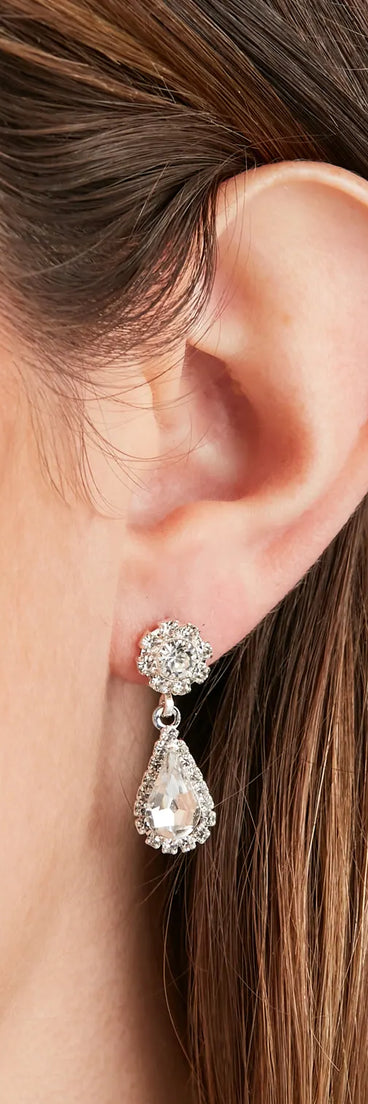 Get inspired with the Elegant Style Rhinestone Necklace And Earrings Set, a feed-worthy silver piece that’s part of Windsor's updated and curated women’s clothing edit packed with must-have fall outfit ideas.