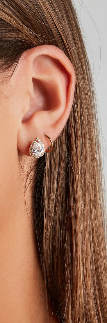 The Delicate Glam Necklace And Studs Set in gold is a women's workwear piece offering a trendy style and unique accents, perfect for effortlessly creating an outfit-of-the-day look that transitions your office look to going-out ready.