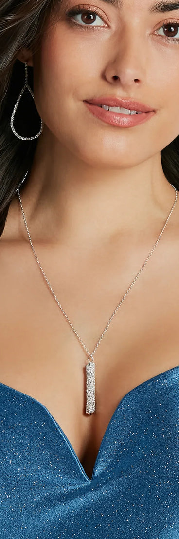 Quietly Luxurious Rhinestone Pendant Necklace, a trendy silver addition to women's going-out outfits, is ideal for Christmas party outfits, chic NYE attire, or winter night-out looks that keep you on-trend!