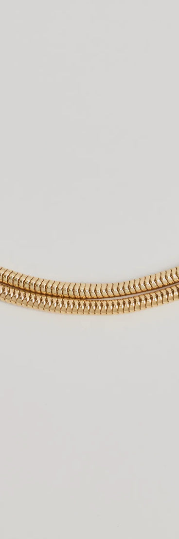 Upgrade your style game for 2025 with the Sleek Layers Snake Chain Necklace in gold, perfect for any fashion-forward wardrobe.