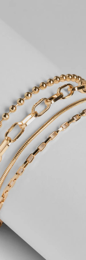 Simple Shine Layered Chain Bracelet, a trendy gold addition to women's going-out outfits, is ideal for Christmas party outfits, chic NYE attire, or winter night-out looks that keep you on-trend!