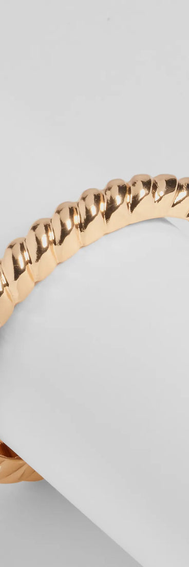 Sleek Glamour Clasp Bangle Bracelet