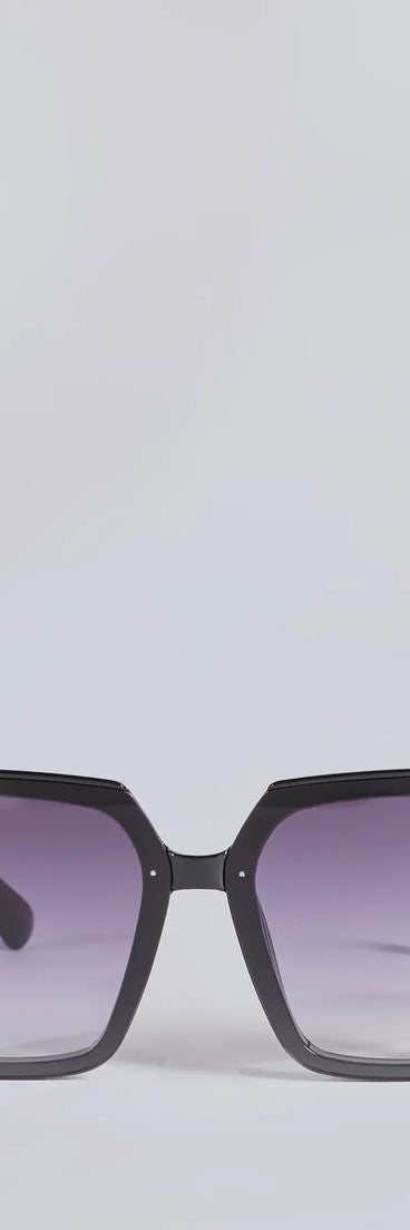So Sleek Oversized Rectangle Sunglasses, a trendy black addition to women's going-out outfits, is ideal for Christmas party outfits, chic NYE attire, or winter night-out looks that keep you on-trend!