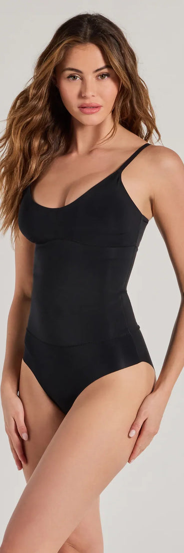 Upgrade your style game for 2025 with the Streamline Sleeveless Scuba Shaper Bodysuit in black, perfect for any fashion-forward wardrobe.