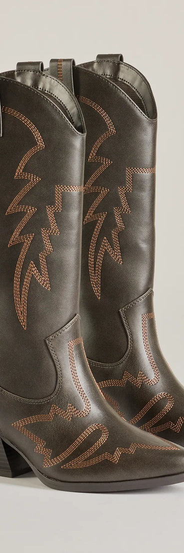 Upgrade your style game for 2025 with the Country Girl Era Block Heel Western Boots in brown, perfect for any fashion-forward wardrobe.