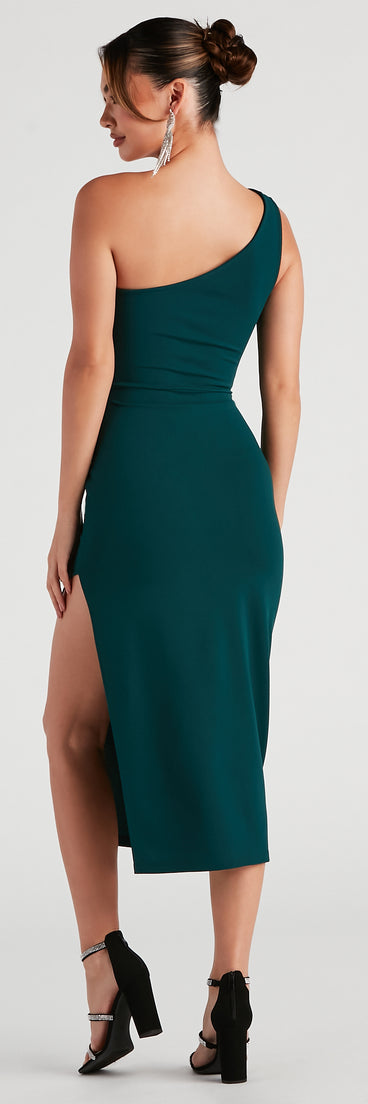 Klaire Formal Crepe Midi Dress creates the perfect summer wedding guest dress or cocktail party dresss with stylish details in the latest trends for 2023!