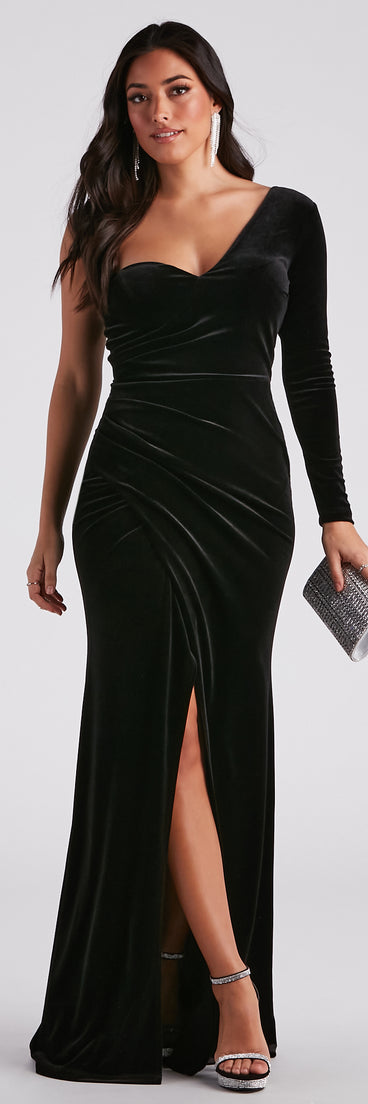 Kelsey Formal Velvet Long Dress creates the perfect summer wedding guest dress or cocktail party dresss with stylish details in the latest trends for 2023!