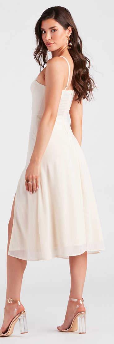 Chic Flowy Chiffon Midi Dress creates the perfect summer wedding guest dress or cocktail party dresss with stylish details in the latest trends for 2023!