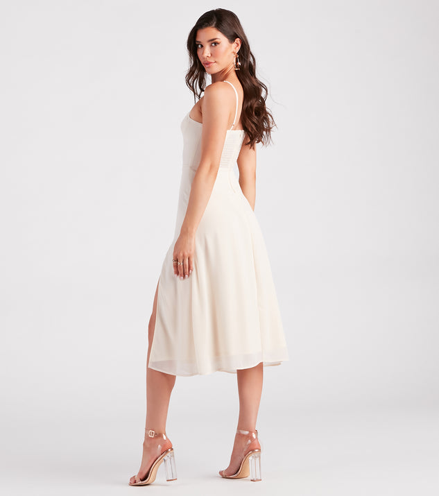 Chic Flowy Chiffon Midi Dress creates the perfect summer wedding guest dress or cocktail party dresss with stylish details in the latest trends for 2023!