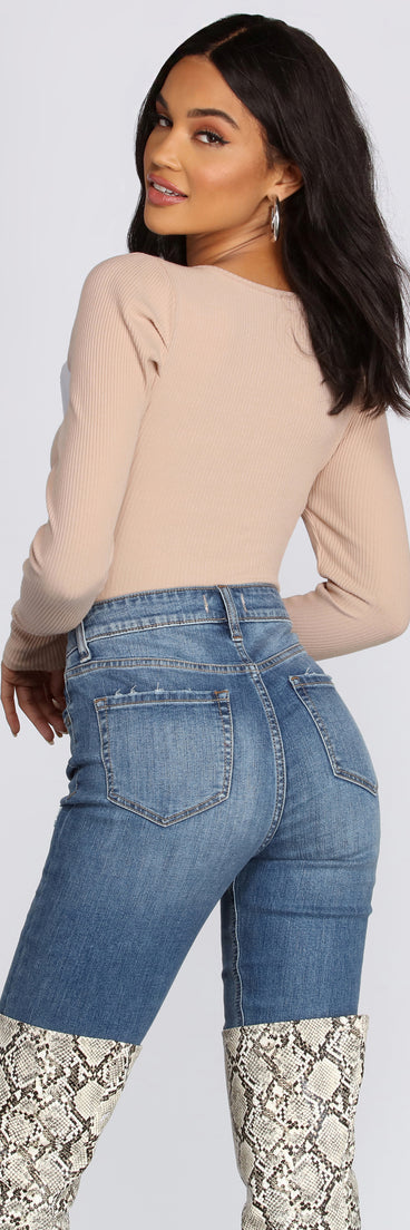 With fun and flirty details, Pleated Puff Sleeve Bodysuit shows off your unique style for a trendy outfit for the summer season!