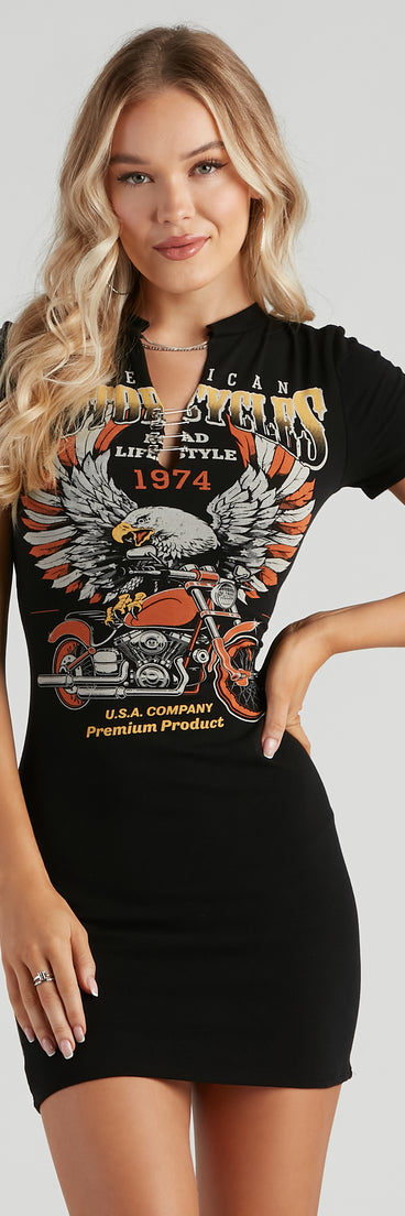 Edgy Stunner Graphic T-Shirt Dress is a trendy pick to create 2023 festival outfits, festival dresses, outfits for concerts or raves, and complete your best party outfits!