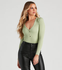 With fun and flirty details, Oh Snap Button Henley Bodysuit shows off your unique style for a trendy outfit for the summer season!
