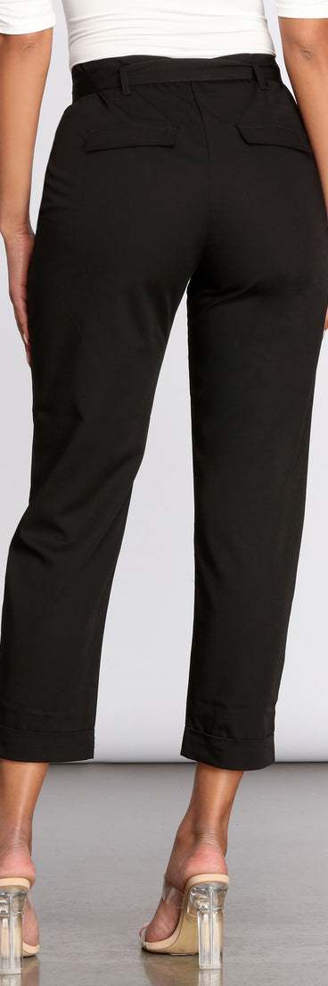High Waist Utility Cargo Pants provides a stylish start to creating your best summer outfits of the season with on-trend details for 2023!
