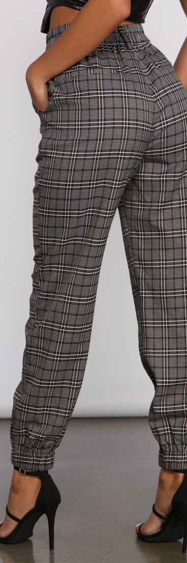 High Waist Plaid Joggers provides a stylish start to creating your best summer outfits of the season with on-trend details for 2023!