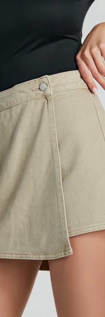 The mini skirt length on the Top Notch Cargo Twill Mini Skort adds a sultry detail to your going-out outfits or everyday looks.