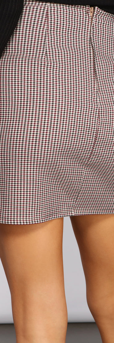 High Rise Checkered Mini Skirt provides a stylish start to creating your best summer outfits of the season with on-trend details for 2023!