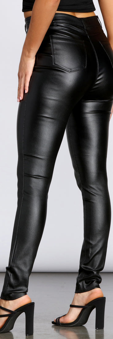 High Waist Faux Leather Skinny Pants provides a stylish start to creating your best summer outfits of the season with on-trend details for 2023!