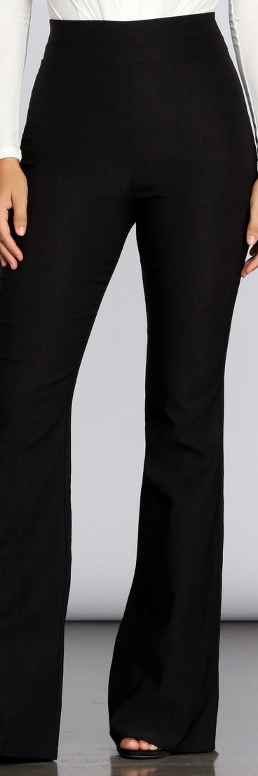 High Waist Flare Pants provides a stylish start to creating your best summer outfits of the season with on-trend details for 2023!