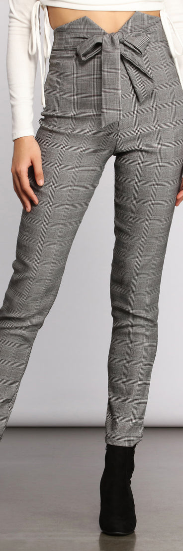 Tied To Style Plaid Skinny Pants provides a stylish start to creating your best summer outfits of the season with on-trend details for 2023!