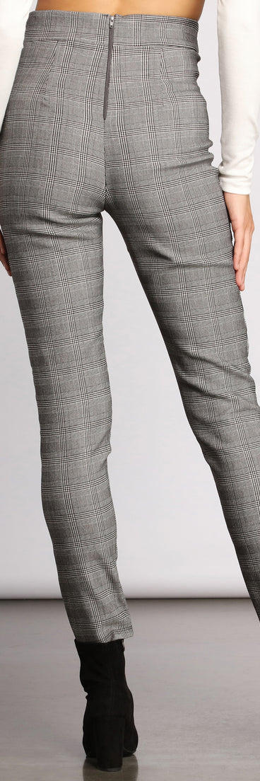 Tied To Style Plaid Skinny Pants provides a stylish start to creating your best summer outfits of the season with on-trend details for 2023!