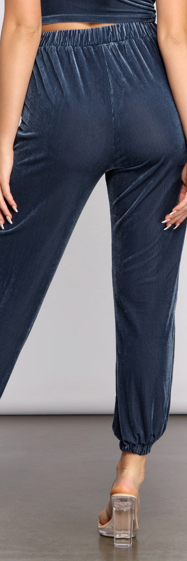 So Luxe High Rise Velvet Joggers provides a stylish start to creating your best summer outfits of the season with on-trend details for 2023!