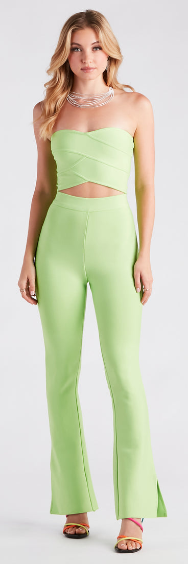 You’ll look stunning in the Look At Me Wow Bandage Flare Pants when paired with its matching separate to create a glam clothing set perfect for parties, date nights, concert outfits, back-to-school attire, or for any summer event!