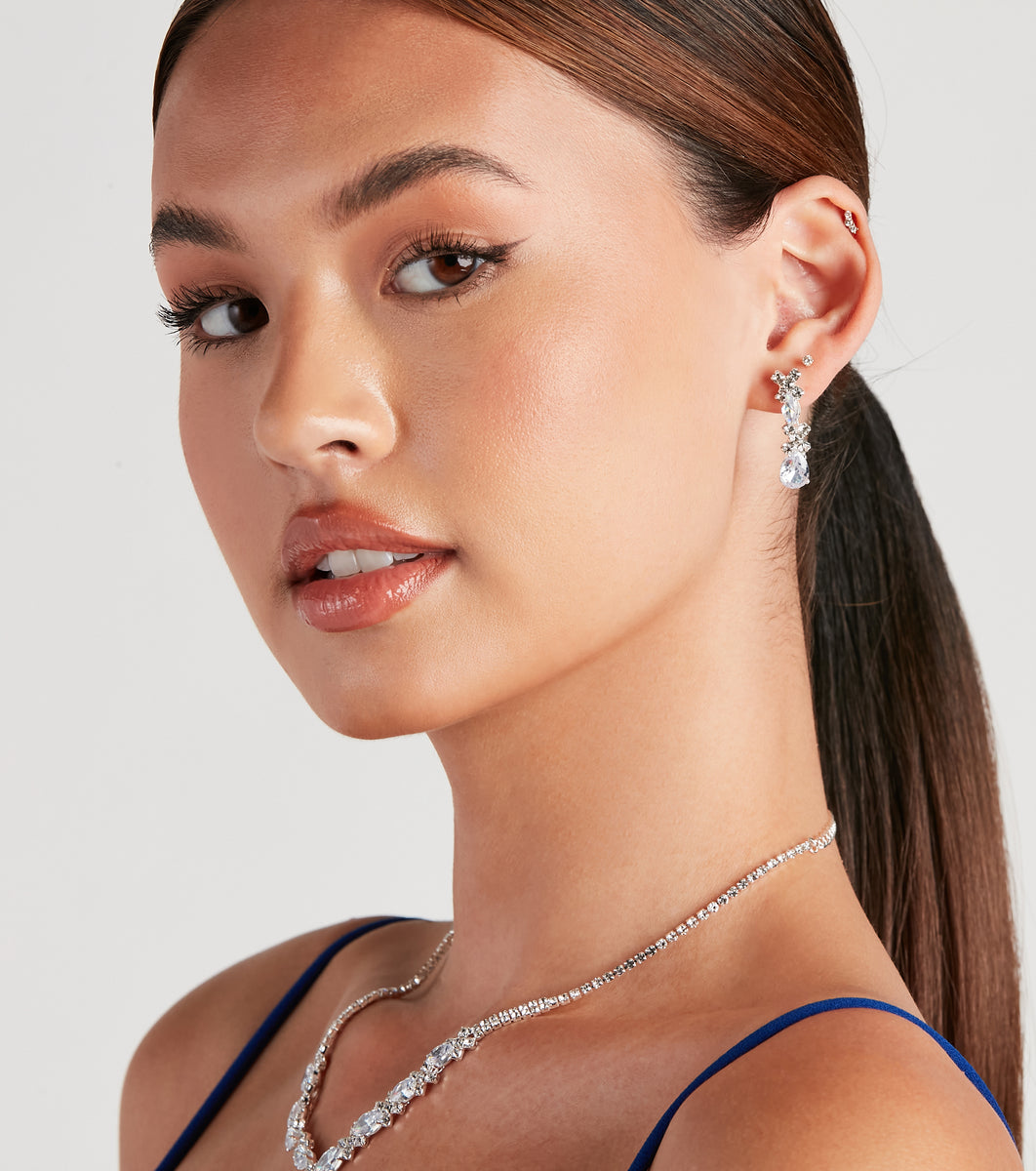 Effortlessly Elegant Rhinestone Necklace And Earrings Set & Windsor