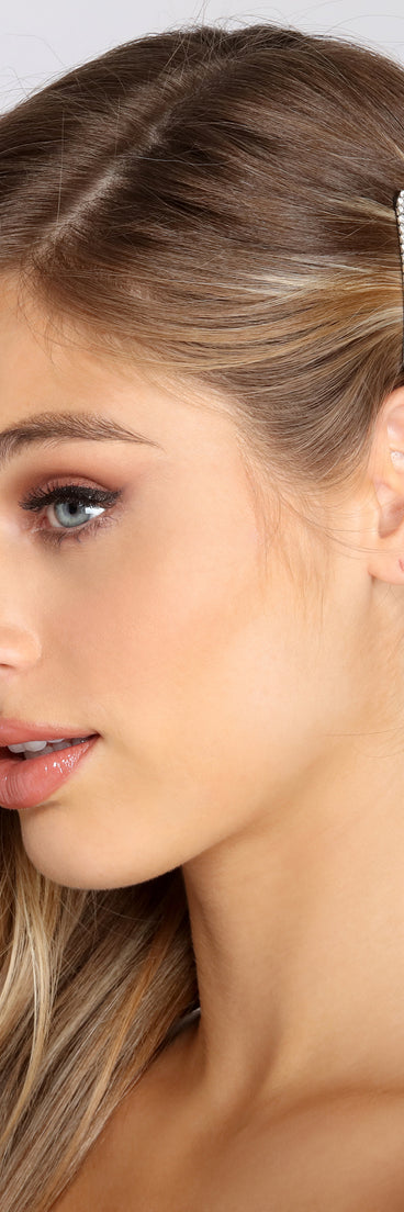 Outshine The Rest Rhinestone Clips is the perfect Homecoming look pick with on-trend details to make the 2023 HOCO dance your most memorable event yet!