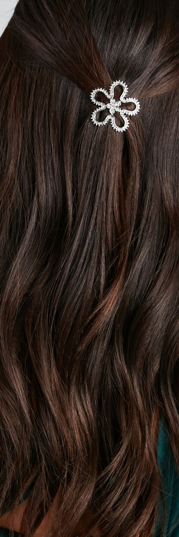 With Dainty Rhinestone Flower Hair Pin as your homecoming jewelry or accessories, your 2023 Homecoming dress look will be fire!