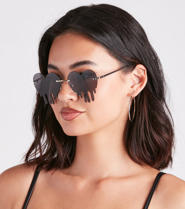 Total Heartbreaker Statement Sunglasses is a fire pick to create 2023 festival outfits, concert dresses, outfits for raves, or to complete your best party outfits or clubwear!