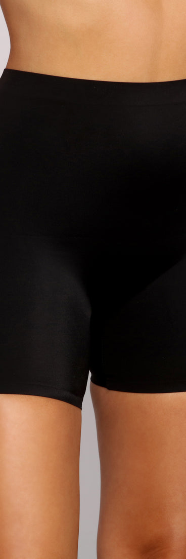 Smooth Shaper Shorts provides essential lift and support for creating your best summer outfits of the season for 2023!