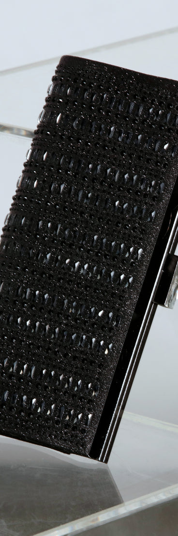 With Go For Glam Rhinestone Box Clutch as your homecoming jewelry or accessories, your 2023 Homecoming dress look will be fire!