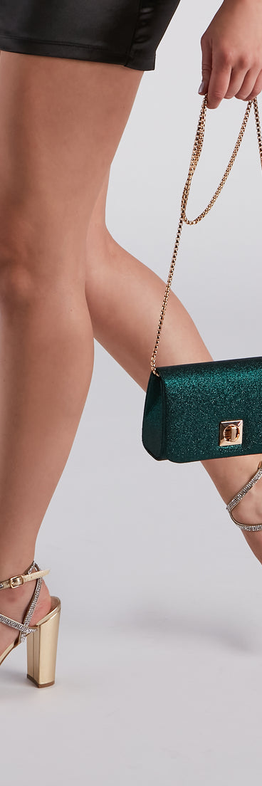 With Fresh Glam Glitter Mesh Clutch as your homecoming jewelry or accessories, your 2023 Homecoming dress look will be fire!