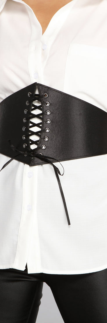 Lace N' Leather Corset Belt is a trendy pick to create 2023 festival outfits, festival dresses, outfits for concerts or raves, and complete your best party outfits!