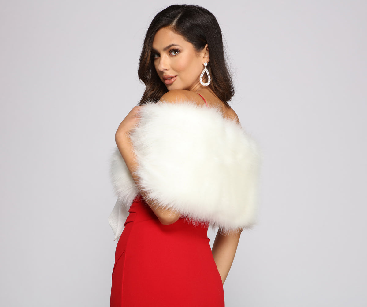 White fur sales shawl windsor