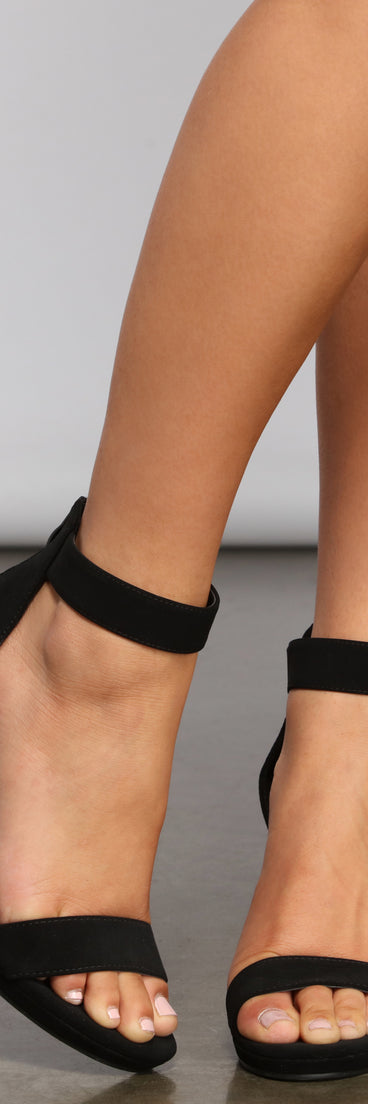 Strut In Style Block Heels is the perfect Homecoming look pick with on-trend details to make the 2023 HOCO dance your most memorable event yet!