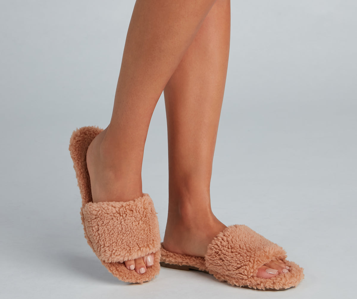 Lazy Day Faux Sherpa Sandals & Windsor