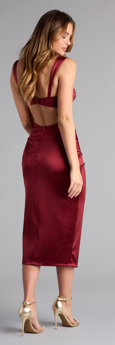 Style your seasonal looks with the Dara Cutout Slit Satin Midi Formal Dress, a trend-right, fall dress designed for any plan on your calendar with new and unqiue details.